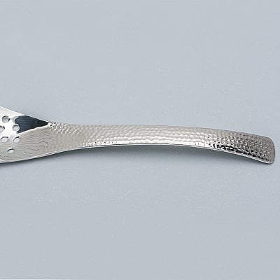 Sanjo Opschep- en Opmaaklepel met gaatjes