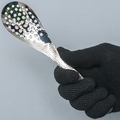 Sanjo Opschep- en Opmaaklepel met gaatjes