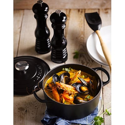 Le Creuset Signature Casserole 28 cm Black Matt