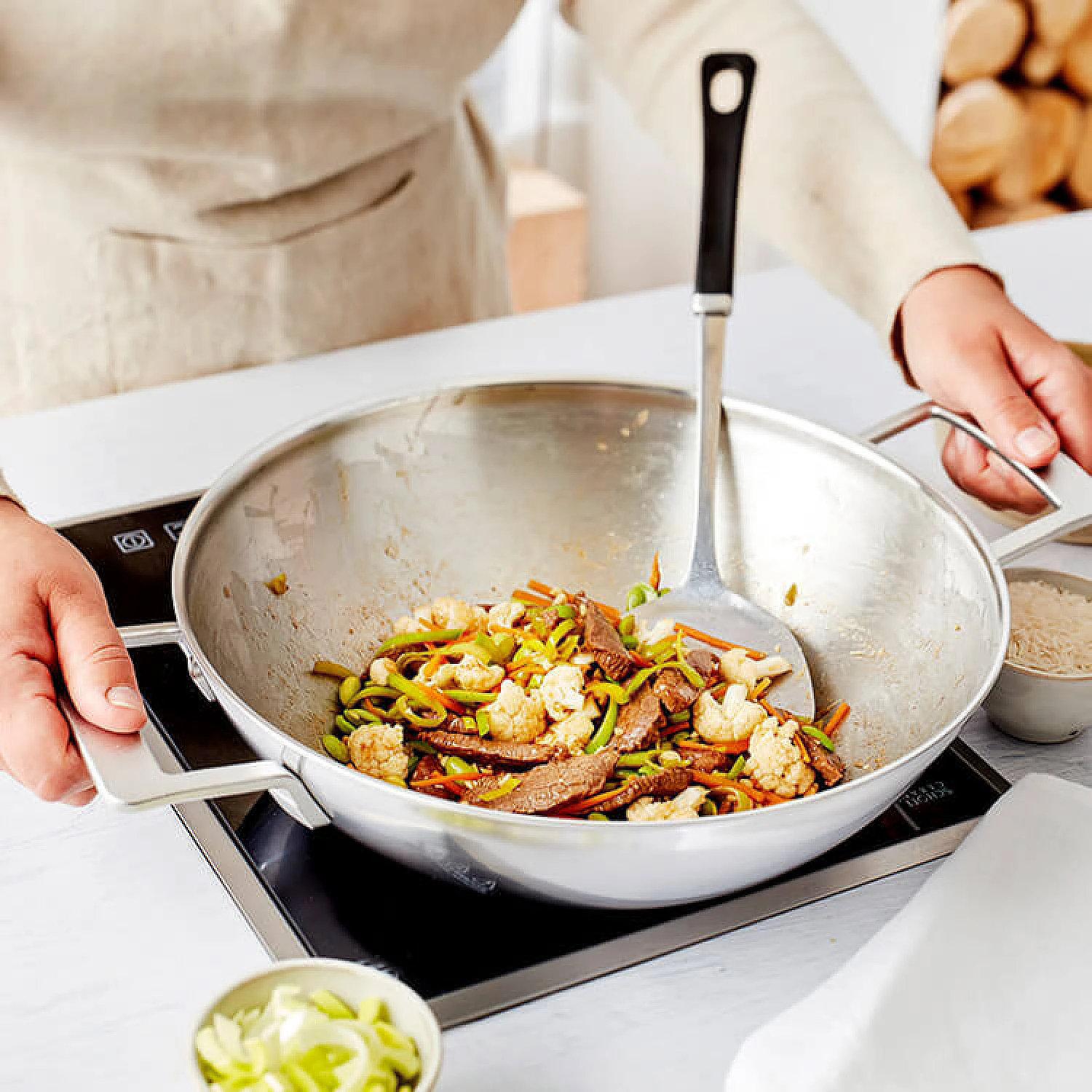 Demeyere Industry Wok 30 cm | Knivesworld.eu