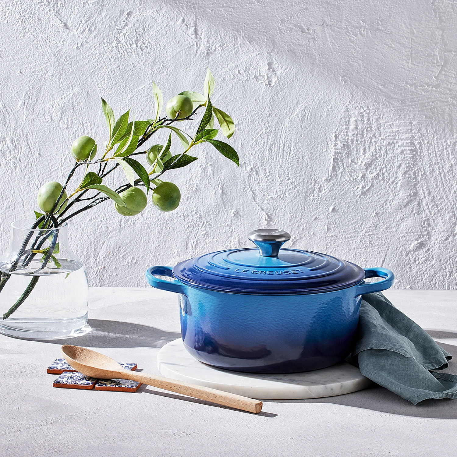 Le Creuset Signature Casserole 26 cm Azure Blue | Knivesworld.eu