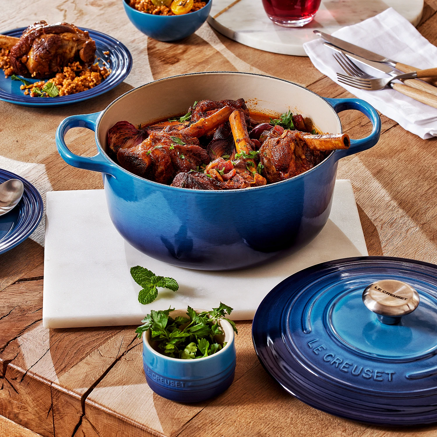 Le Creuset Signature Casserole 26 cm Azure Blue | Knivesworld.eu