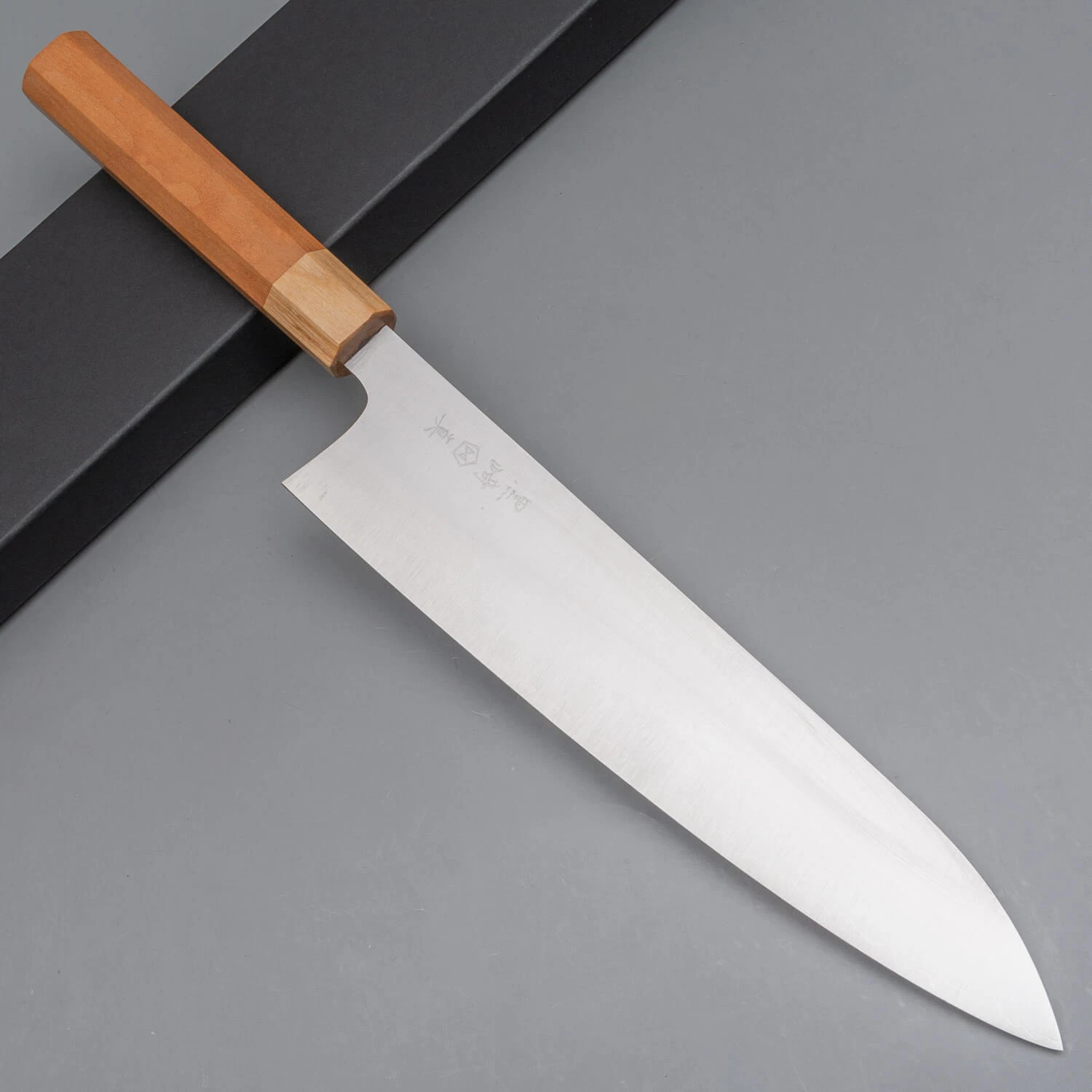 Makoto Kurosaki Sakura Gyuto 24 cm | Knivesworld.eu