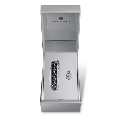 Victorinox Classic SD Brilliant Carbon