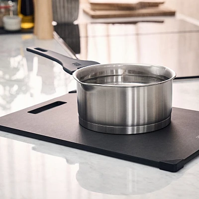 Zwilling Cutting Board Black With Juice Trench 31 x 21 cm